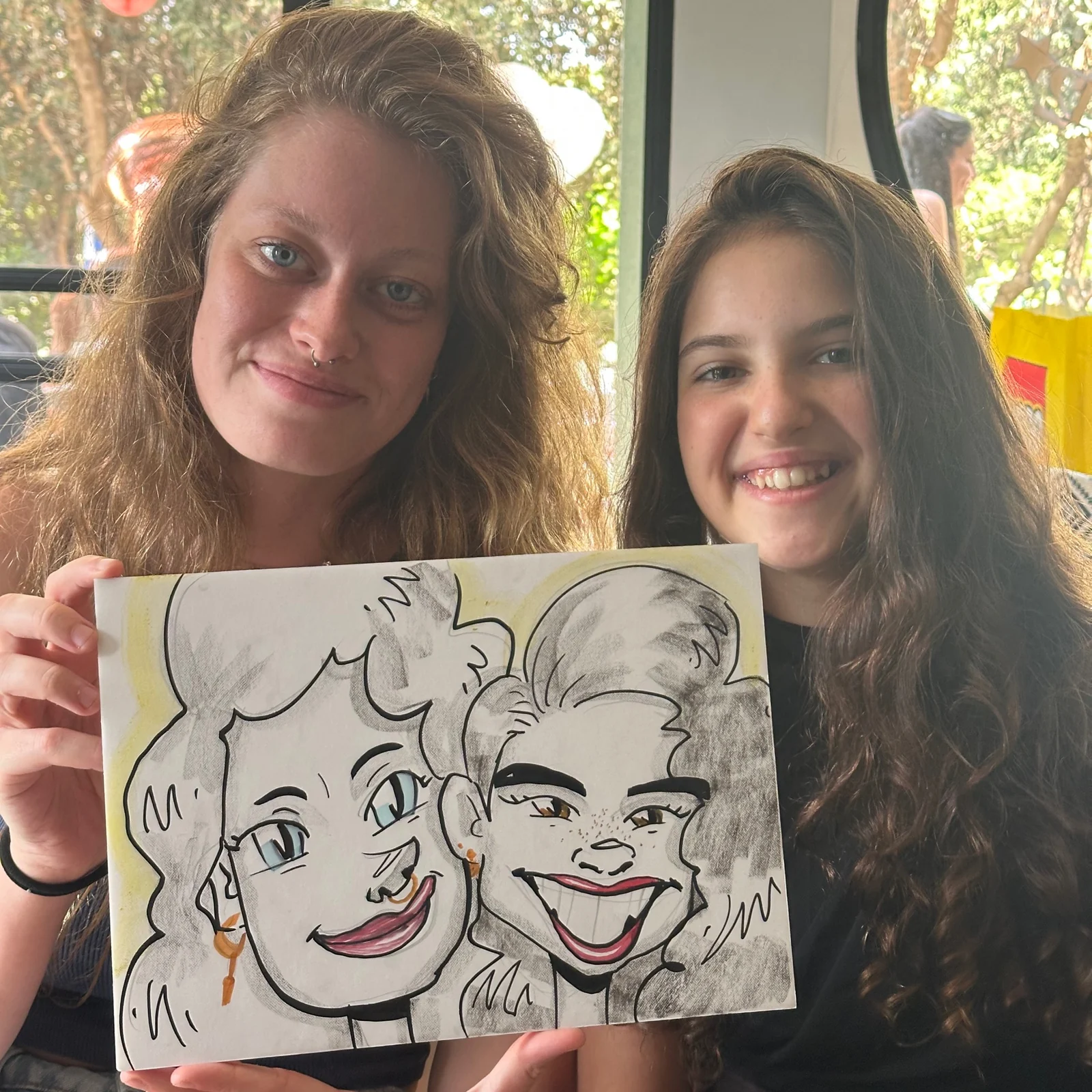 אחיות אוהבות, עם הציור של יונתן דומוש